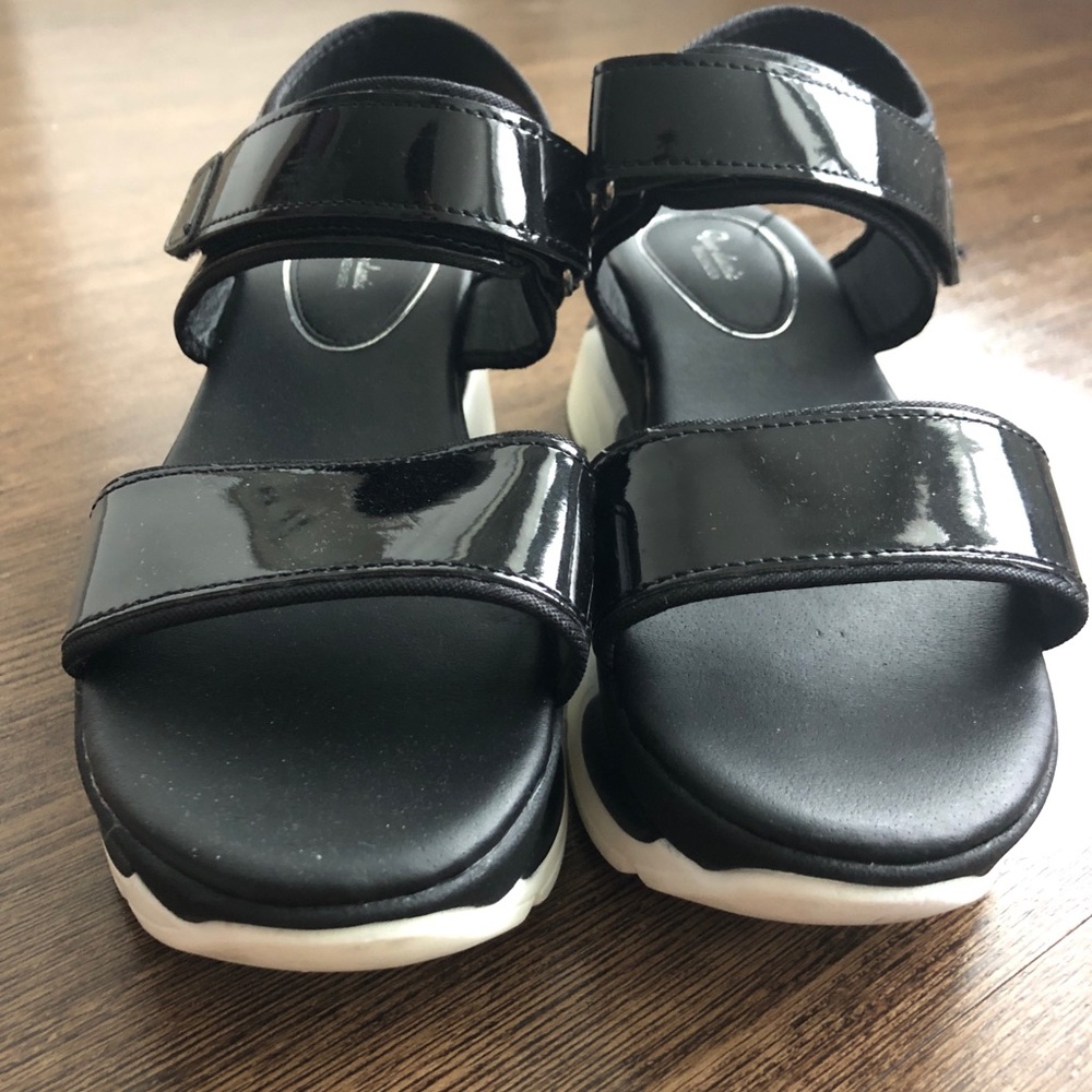 Black and White Dap Classic Sandals